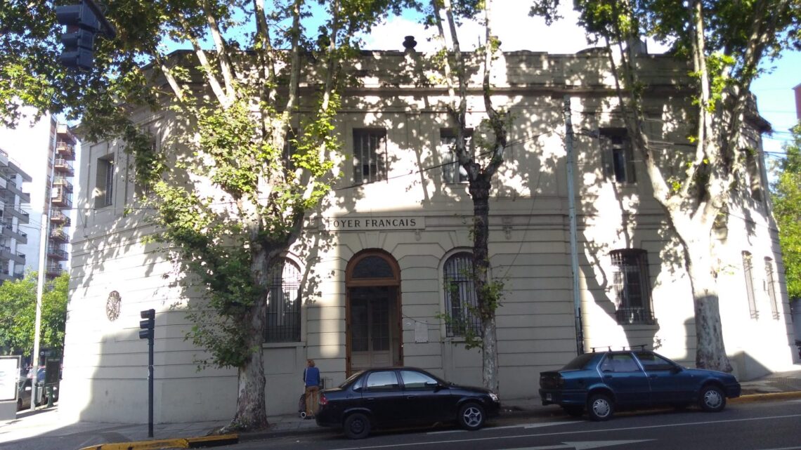 Fachada del Foyer Français del barrio de Almagro, en Buenos Aires.