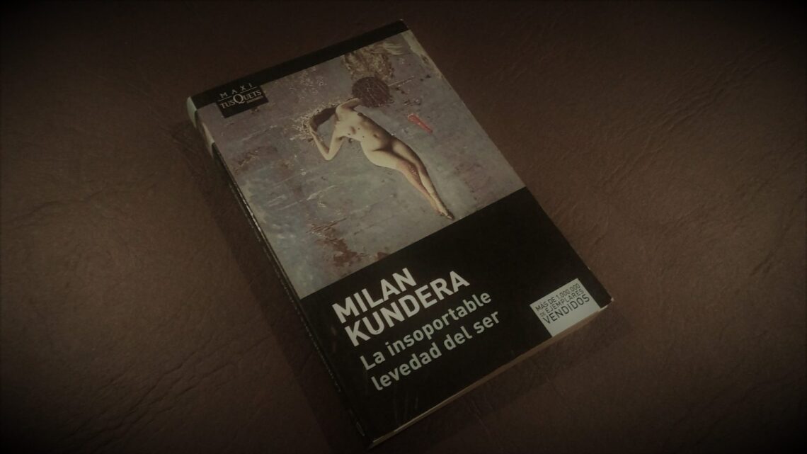 "La insoportable levedad del ser", una obra maestra de Milan Kundera.