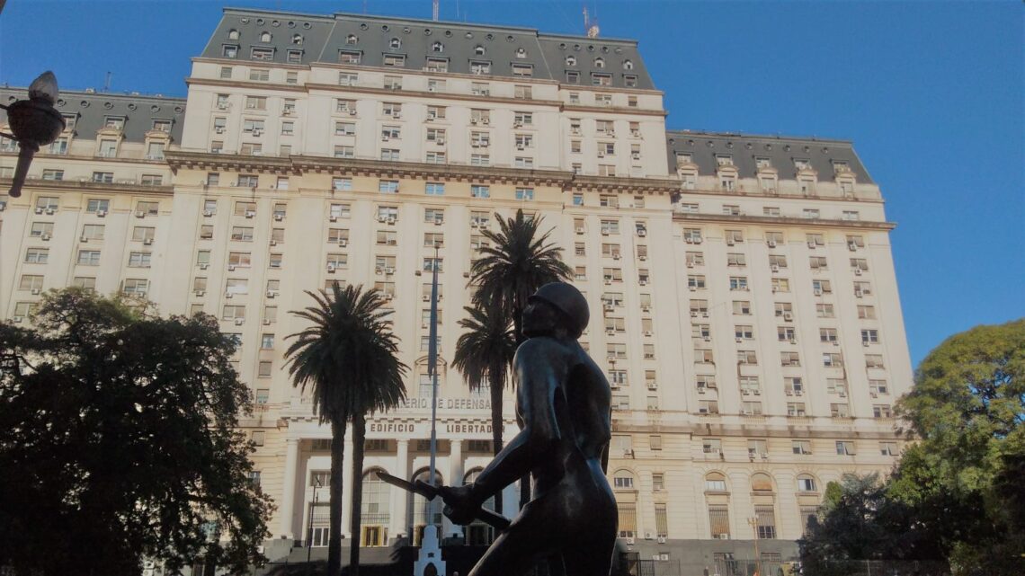 El imponente Edificio Libertador de Buenos Aires, en el barrio de Monserrat.