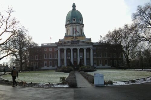 El Imperial War Museum de Londres desde afuera.