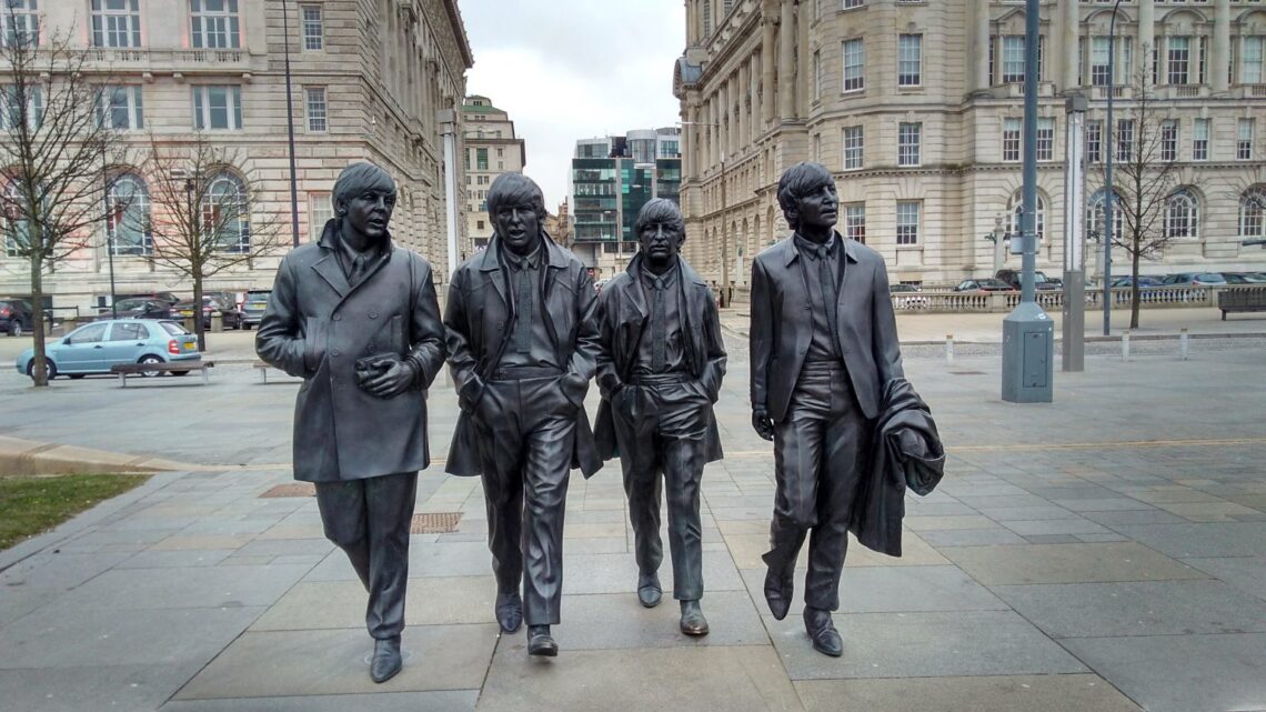 La estatua de The Beatles de Andy Edwards en Liverpool.