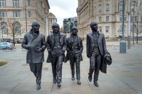 La estatua de The Beatles de Andy Edwards en Liverpool.