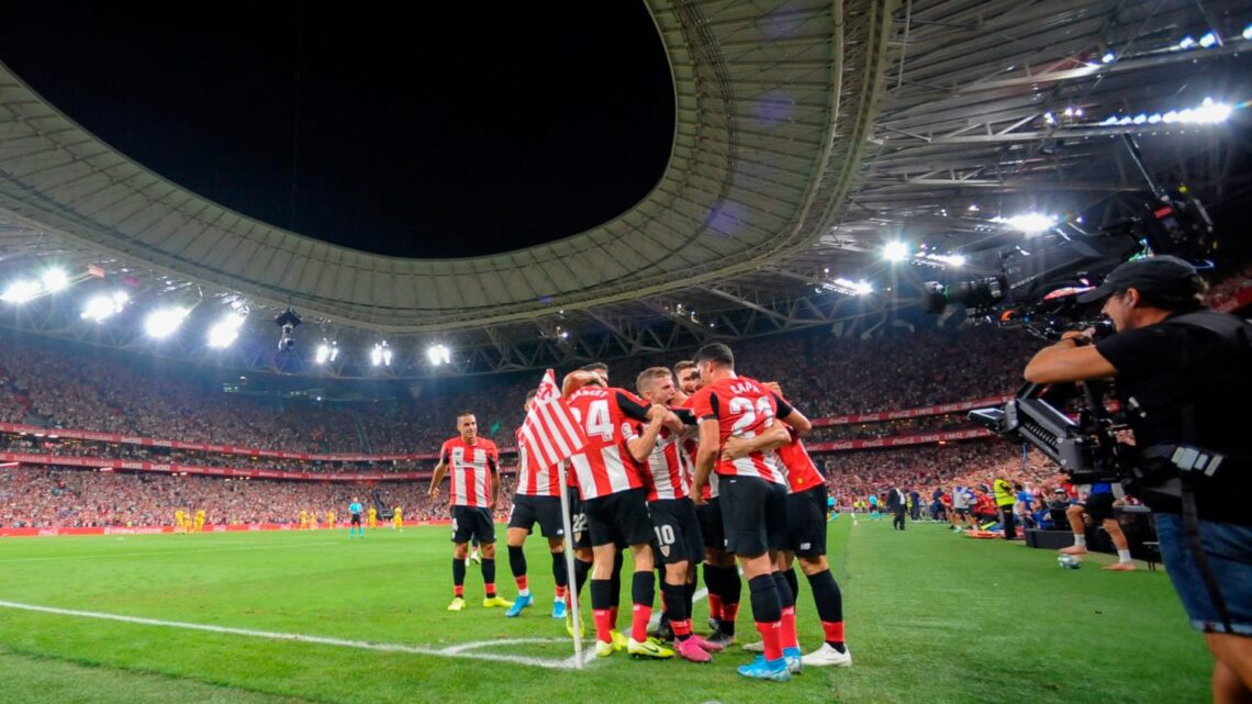 El Athletic de Bilbao celebrando en su estadio, el mítico San Mamés.