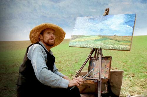 Willem Dafoe interpretando a Vincent van Goh en "En la puerta de la eternidad".