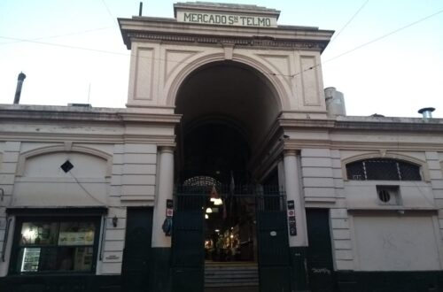 La fachada del Mercado de San Telmo de Buenos Aires.