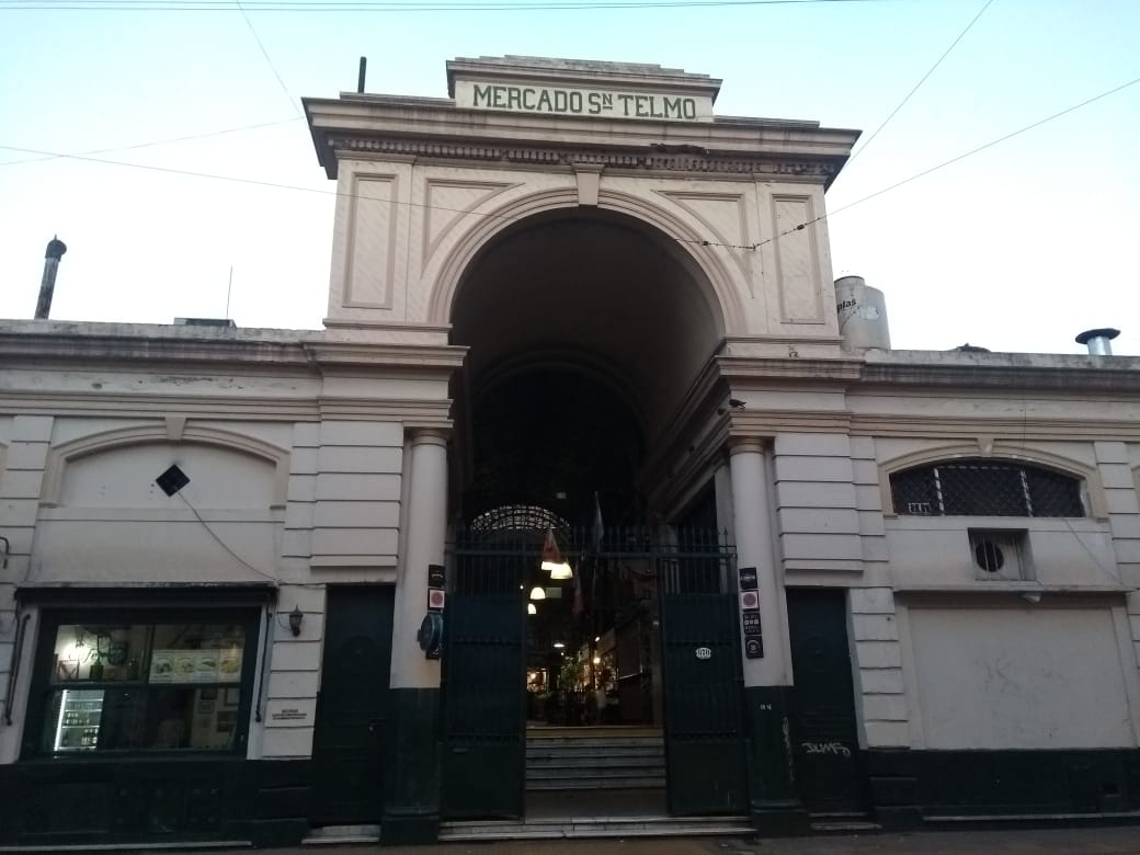 La fachada del Mercado de San Telmo de Buenos Aires.
