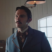 Nicholas Hoult interpretando a Nikola Tesla en "La guerra de las corrientes".
