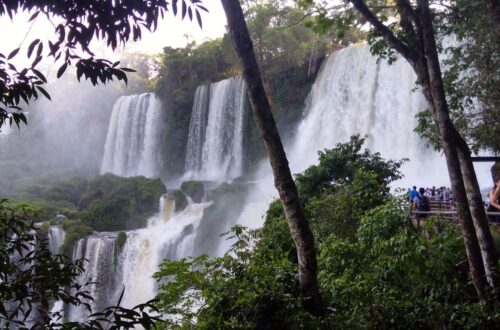 Panorámica de las Cataratas del Iguazú en Argentina.