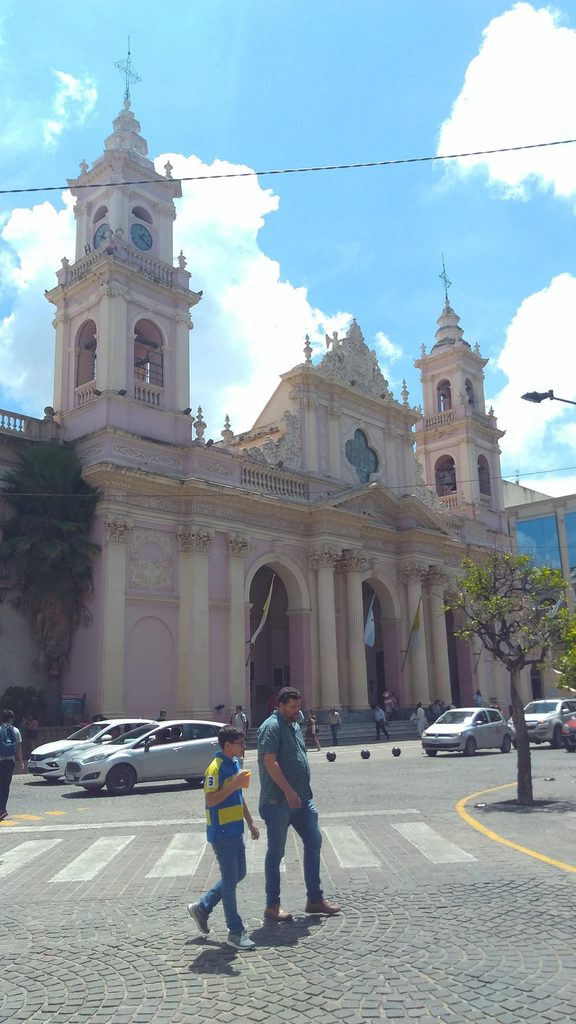 La ciudad de Salta durante el día.