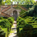 Imagen conceptual de "Crímenes y jardines", una novela de Pablo De Santis.