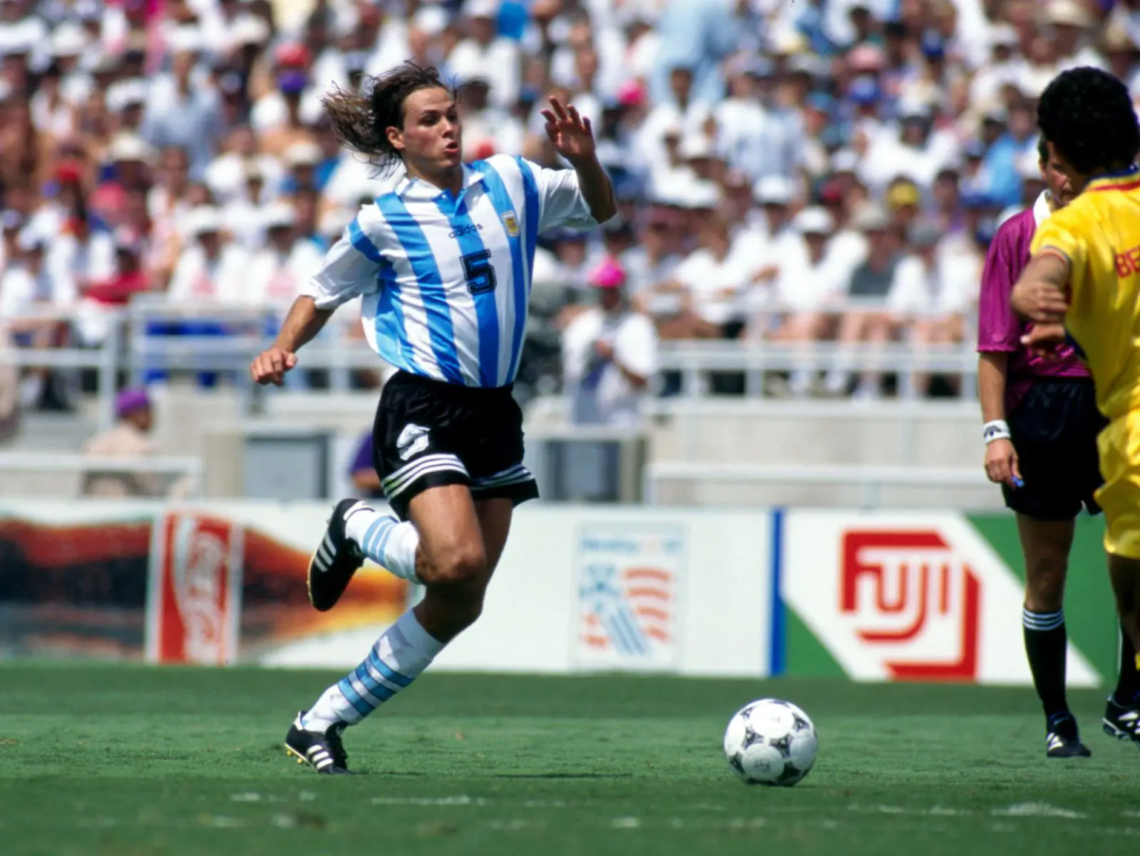 Fernando Redondo vistiendo la camiseta de la Selección Argentina.