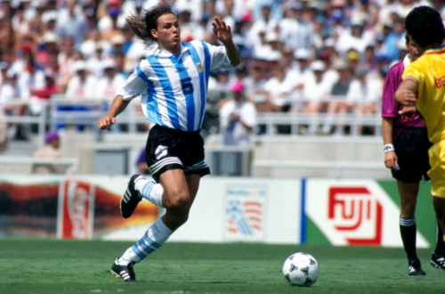Fernando Redondo vistiendo la camiseta de la Selección Argentina.