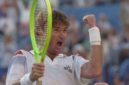 El tenista estadounidense Jimmy Connors celebrando.