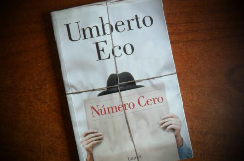 "Número Cero", una novela de Umberto Eco sobre periodismo.