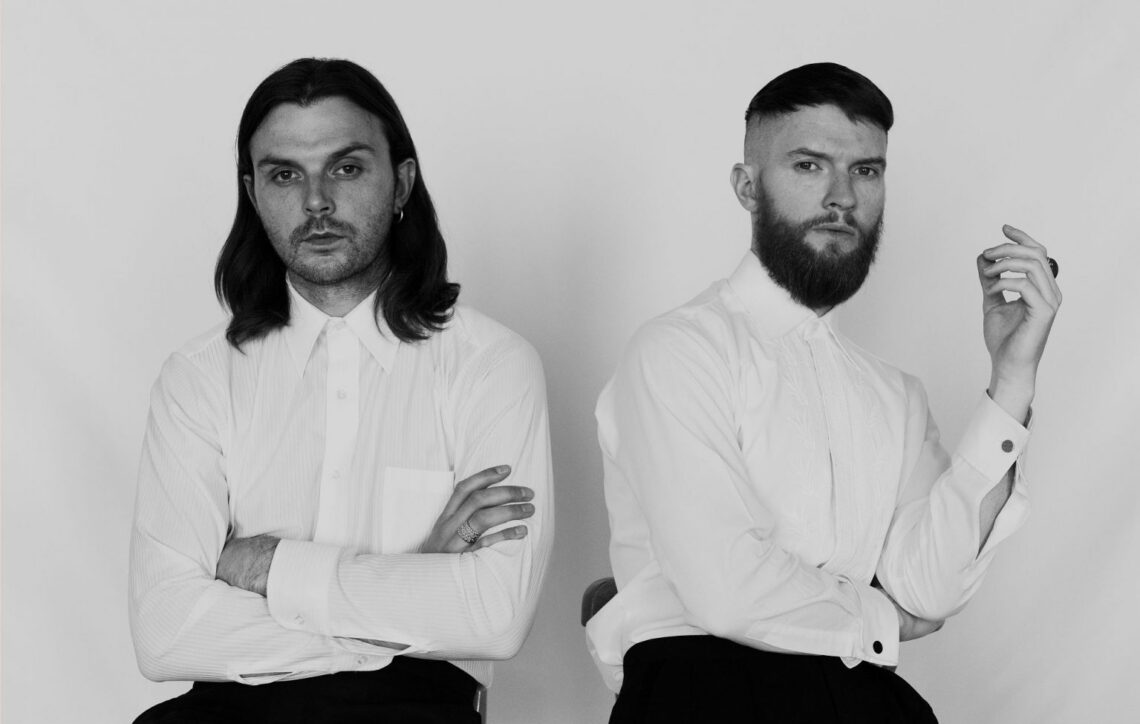 "Hurts" en su último álbum de estudio, "Faith".