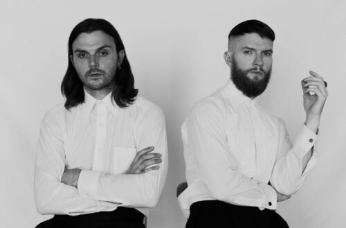 "Hurts" en su último álbum de estudio, "Faith".