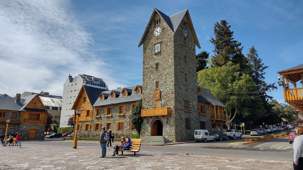 La Torre del Reloj, uno de los iconos del Centro Cívico de Bariloche.