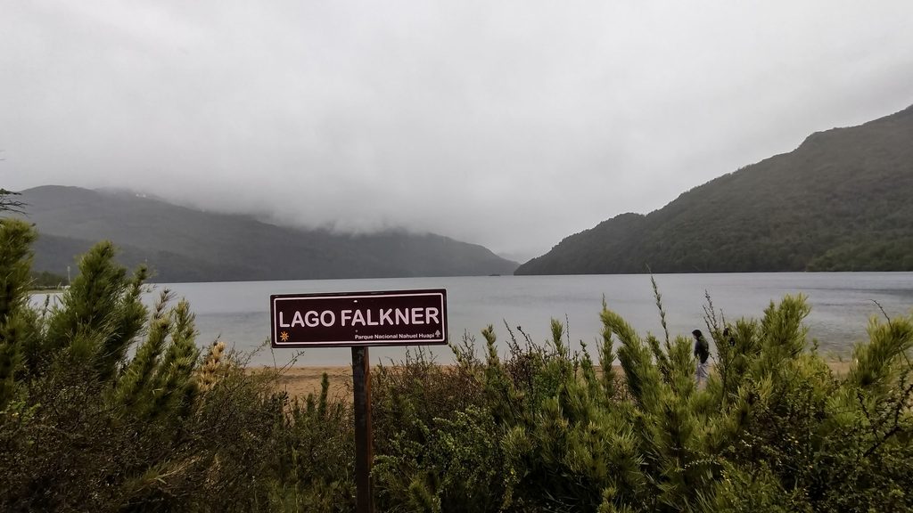 El Lago Falkner, uno de los que componen la Ruta de los Siete Lagos.
