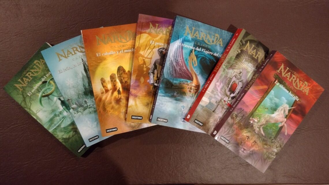 Los siete libros que componen la saga de "Las Crónicas de Narnia".