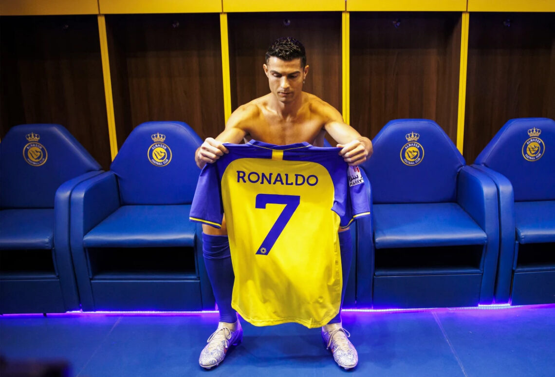 Cristiano Ronaldo por primera vez con la camiseta del Al Nassr.