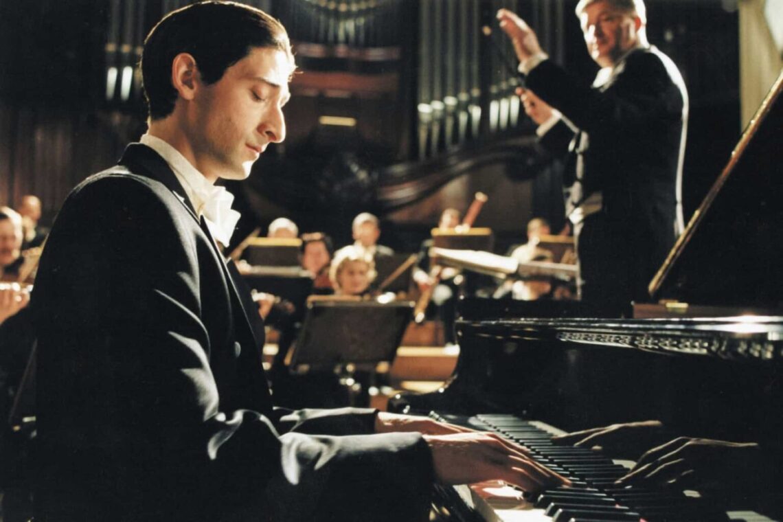 Adrien Brody interpretando a Wladyslaw Szpilman en "El pianista".