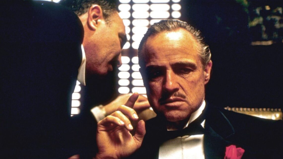 Marlon Brando interpretando a Vito Corleone en "El padrino".