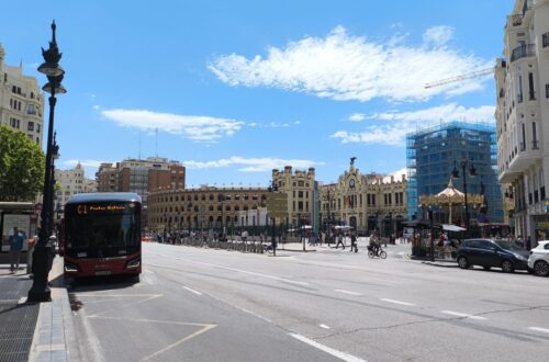 La Plaza de Toros asomando en el horizonte de Valencia.
