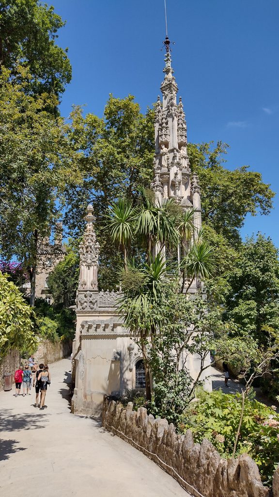 La Capilla de la Santrísima Trinidad de la Quinta da Regaleira de Sintra.