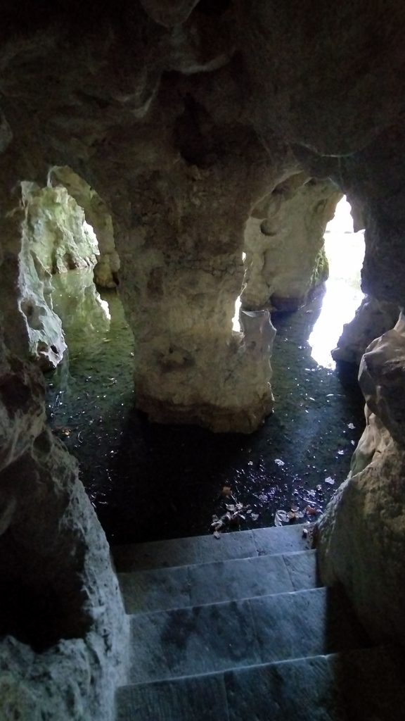 Una de las cuevas de la Quinta da Regaleira de Sintra.