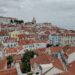 Una panorámica de Lisboa, la capital de Portugal, desde el barrio de Alfama.